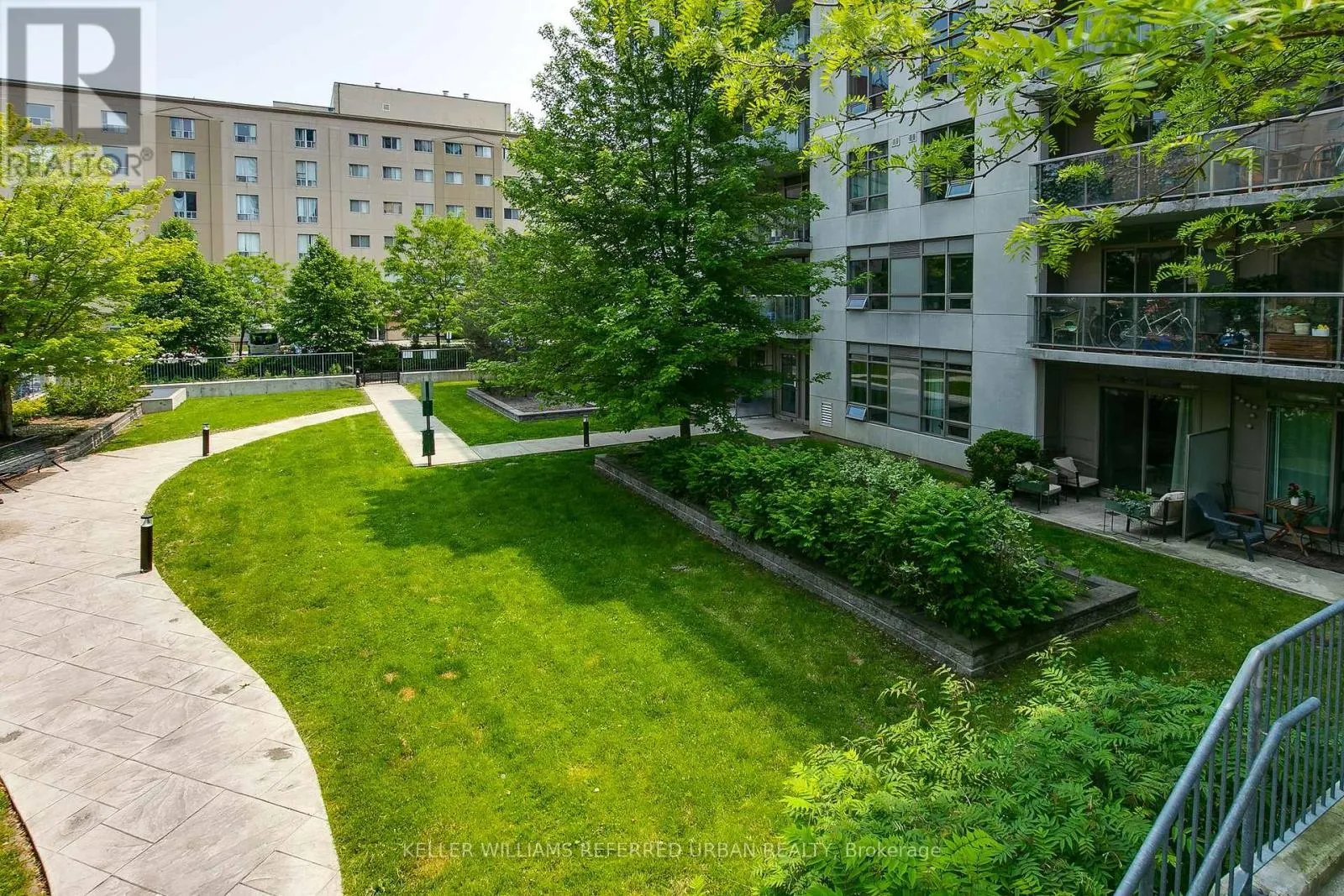 1014 - 816 LANSDOWNE AVENUE