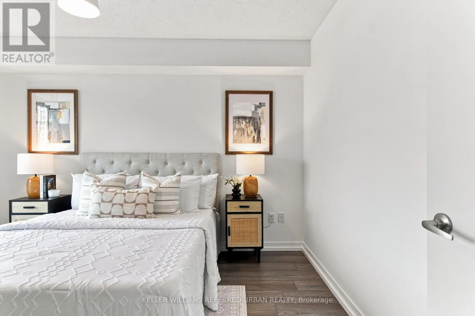1014 - 816 LANSDOWNE AVENUE