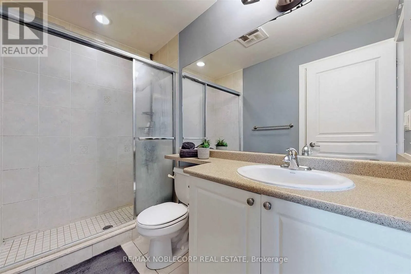 1504 - 225 WEBB DRIVE