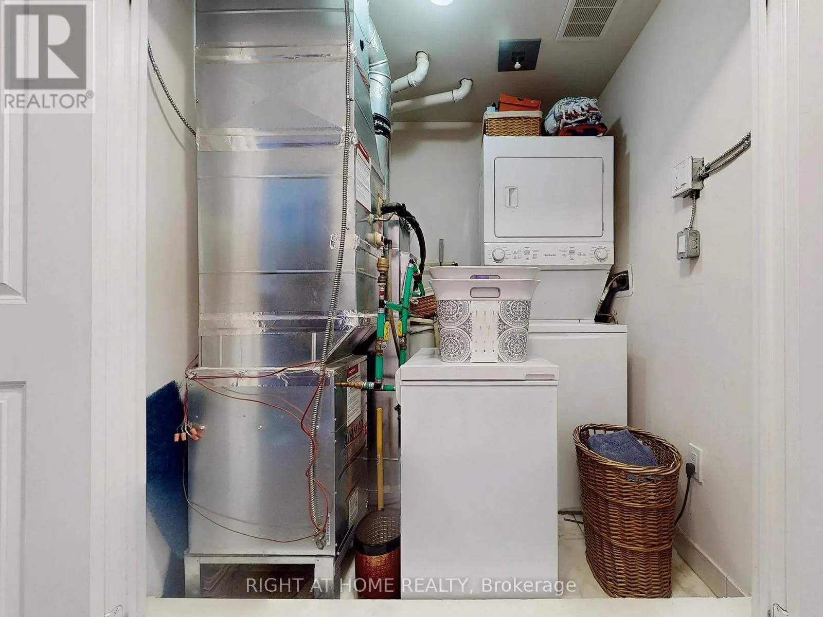 201 - 1100 BRIAR HILL AVENUE