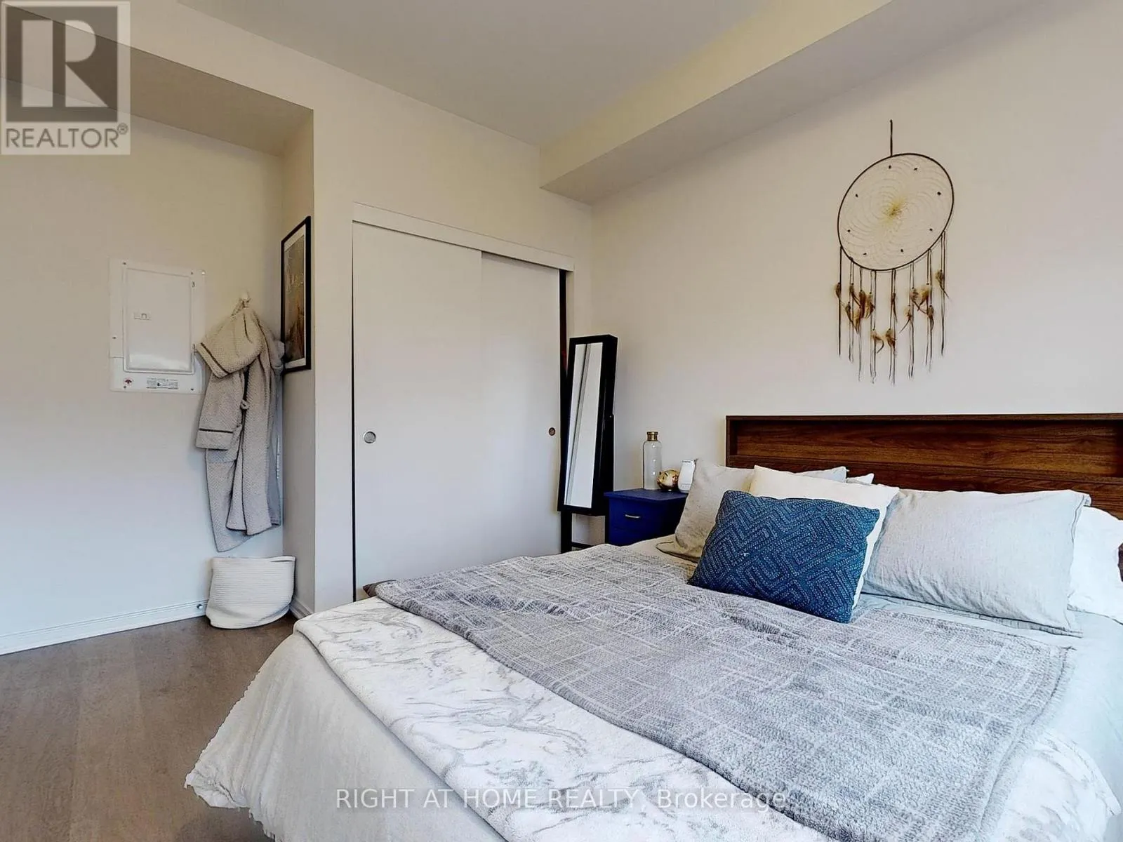 201 - 1100 BRIAR HILL AVENUE