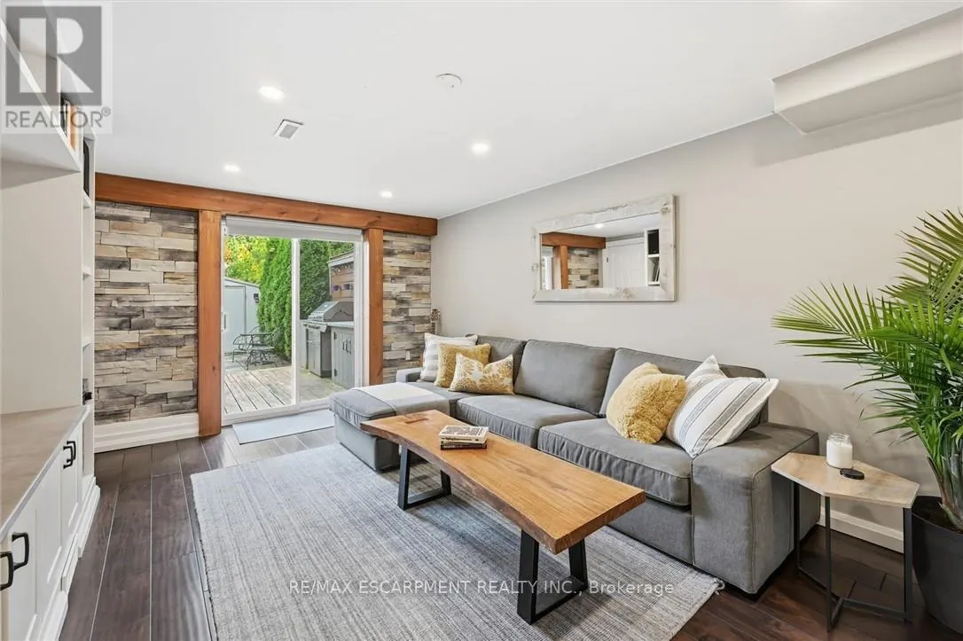 2355 CRESCENT MIDDLESMOOR CRESCENT