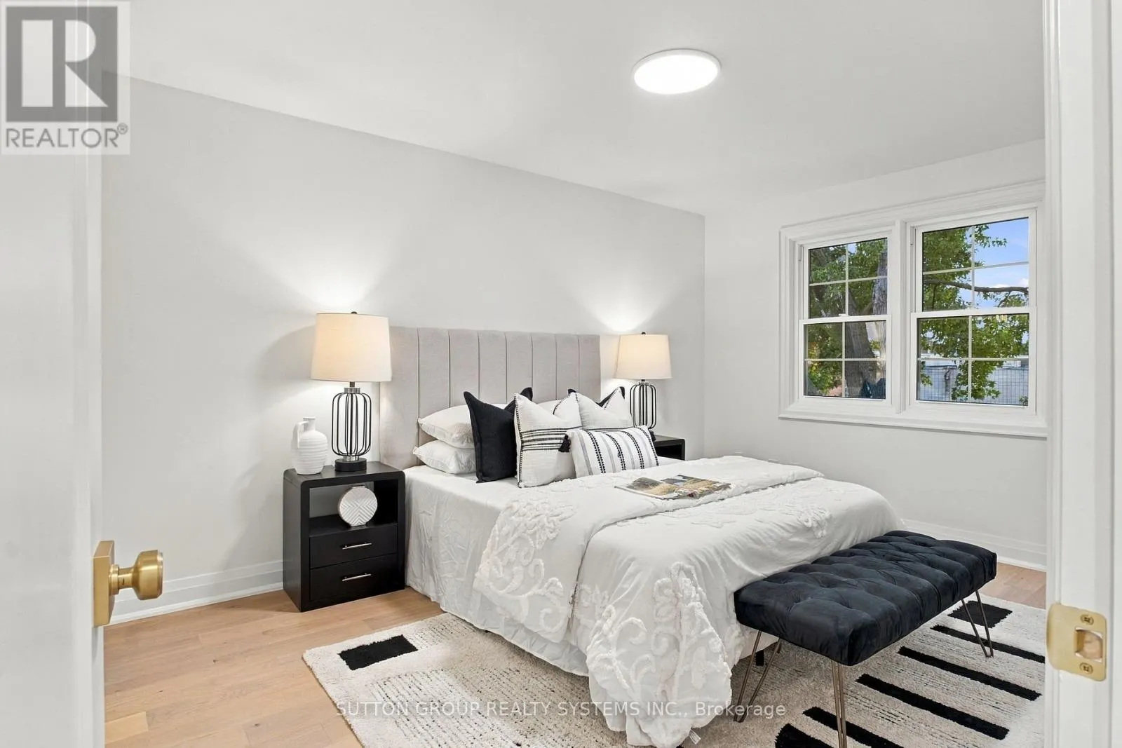 26 - 1951 RATHBURN ROAD E