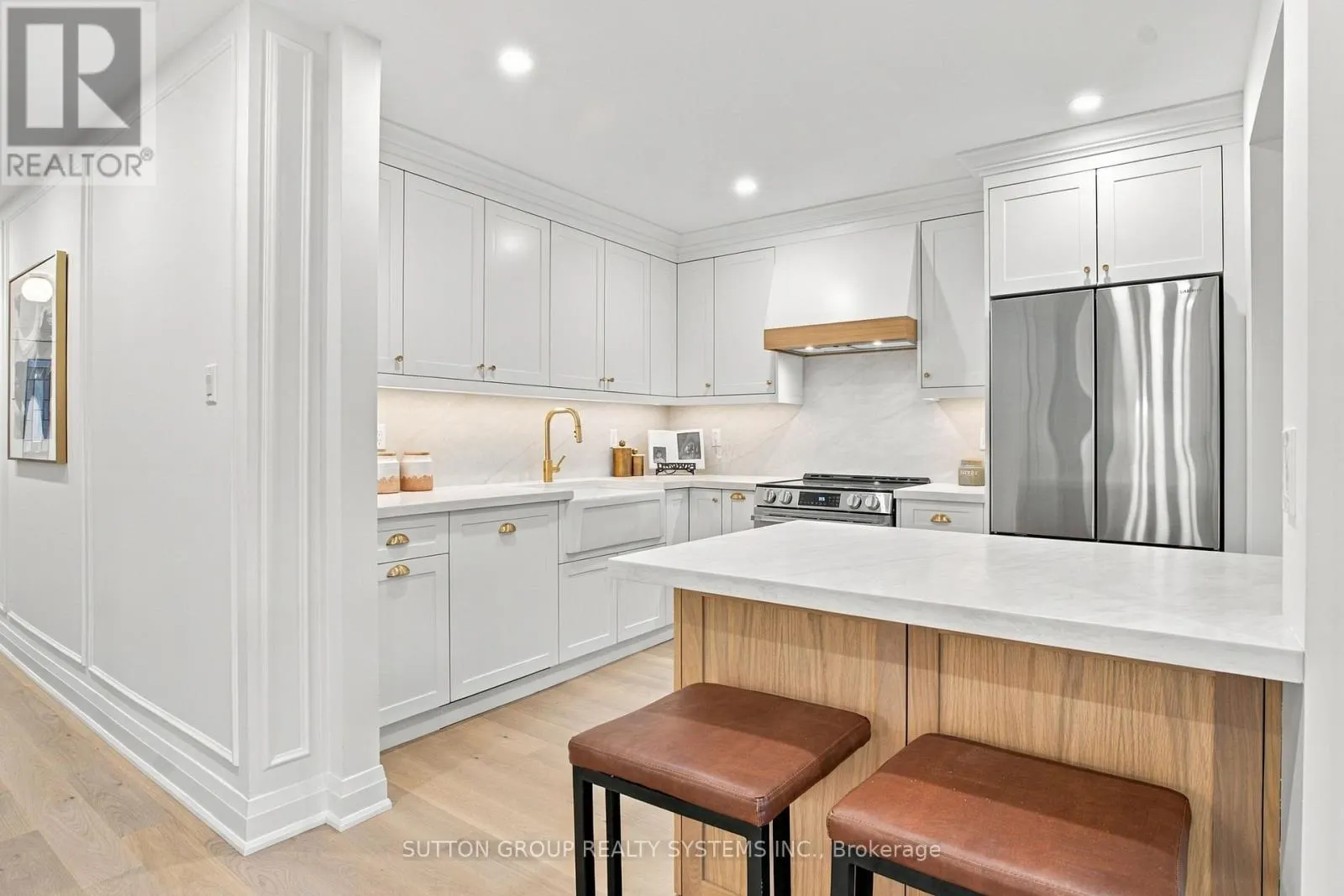 26 - 1951 RATHBURN ROAD E