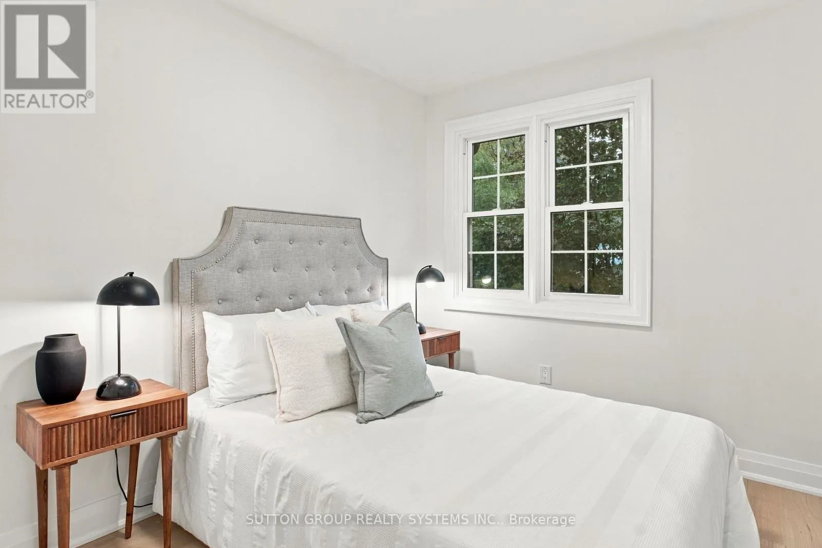 26 - 1951 RATHBURN ROAD E
