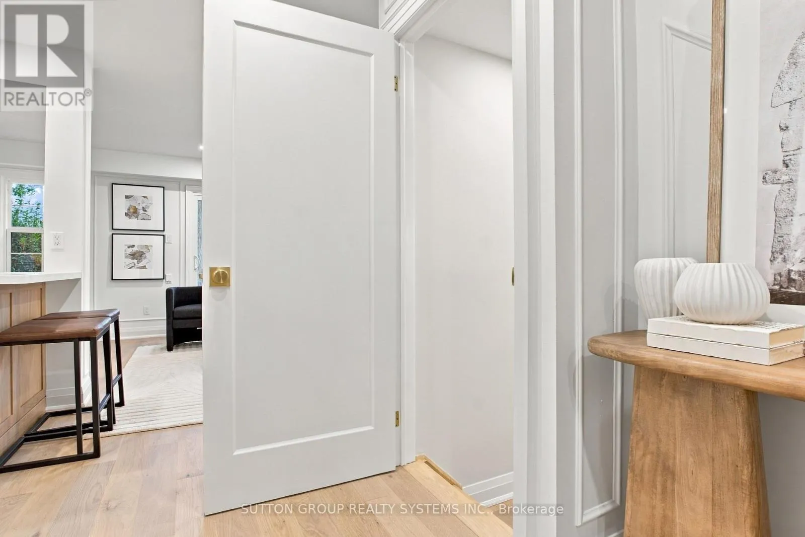 26 - 1951 RATHBURN ROAD E
