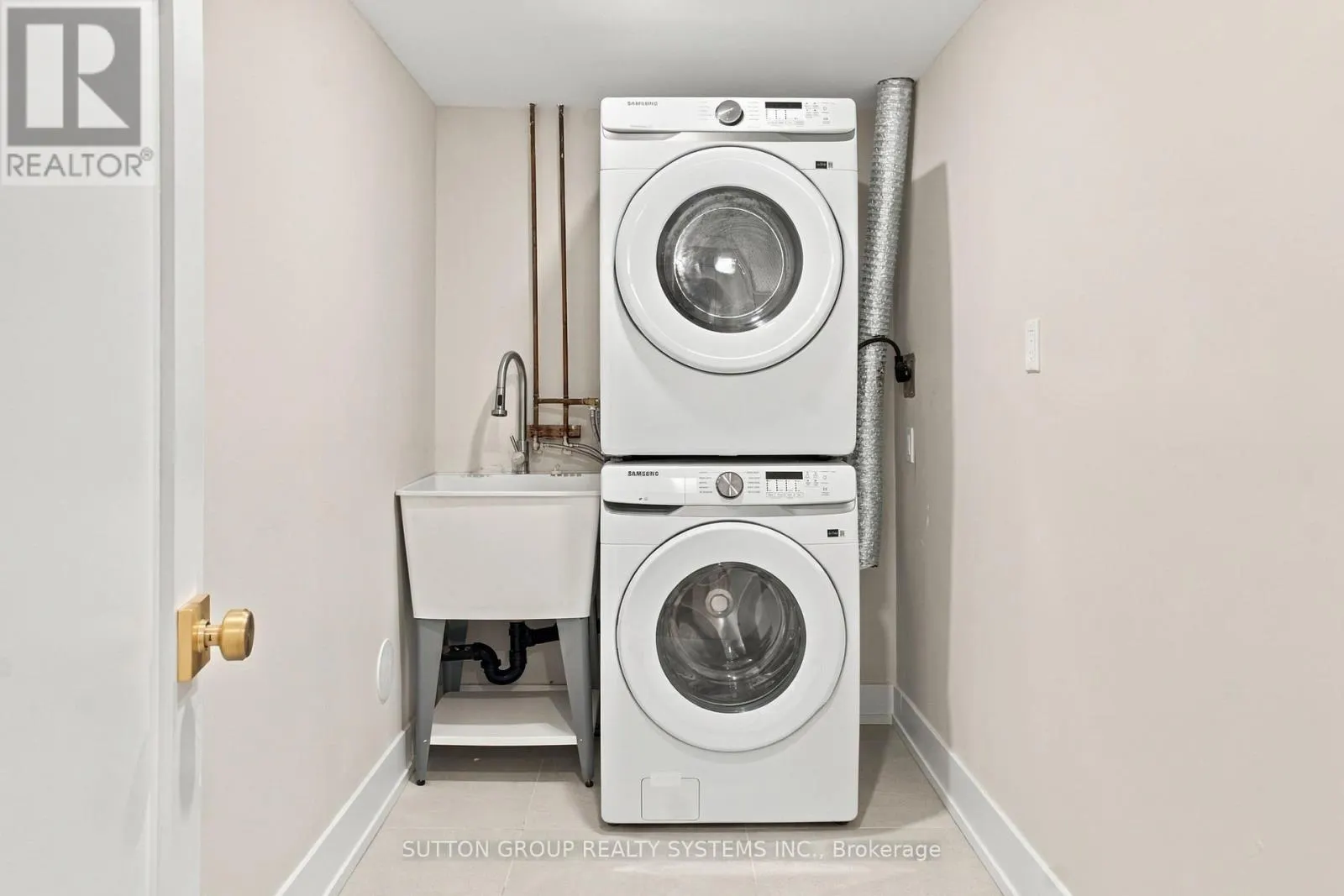26 - 1951 RATHBURN ROAD E