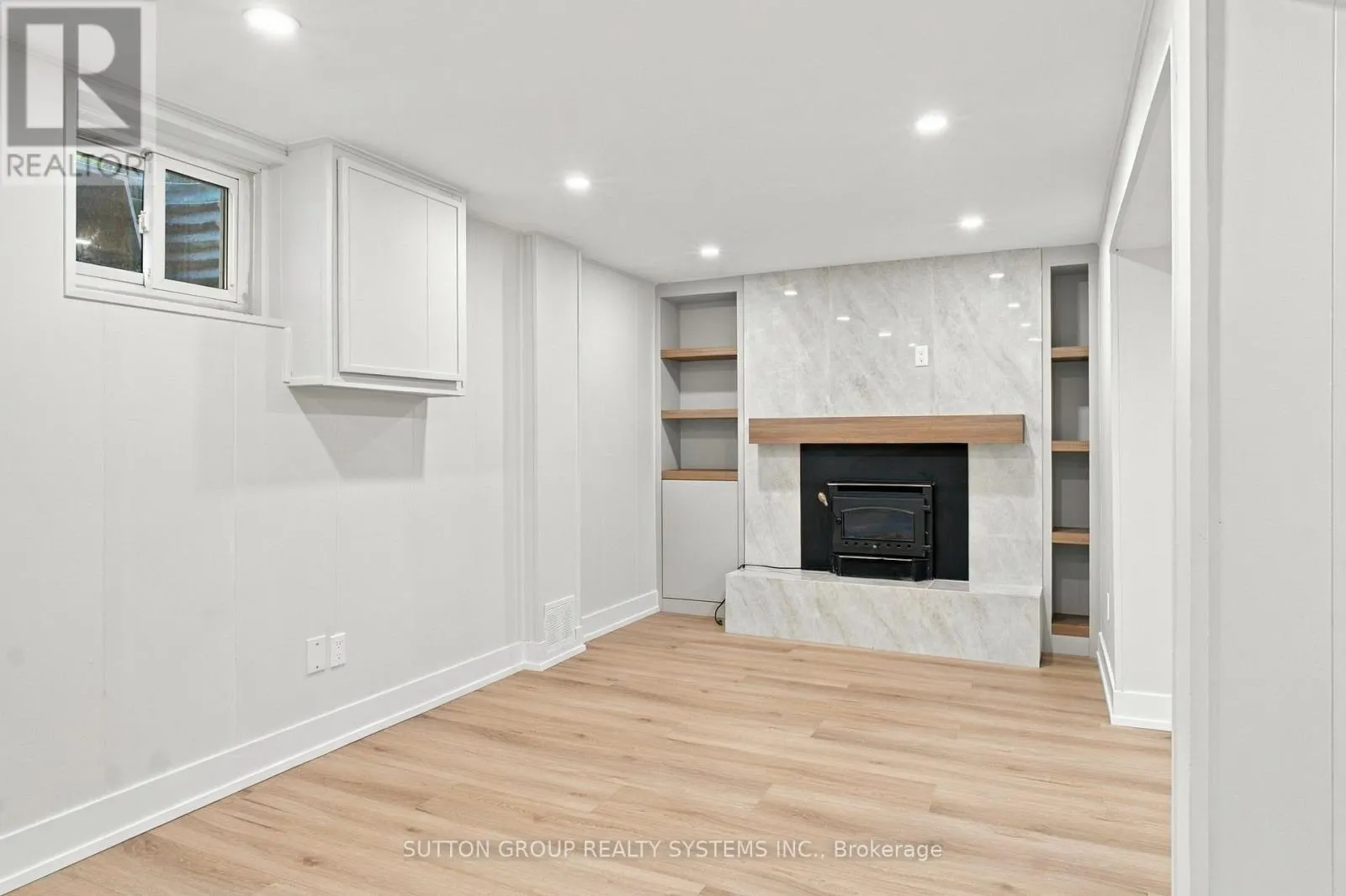 26 - 1951 RATHBURN ROAD E