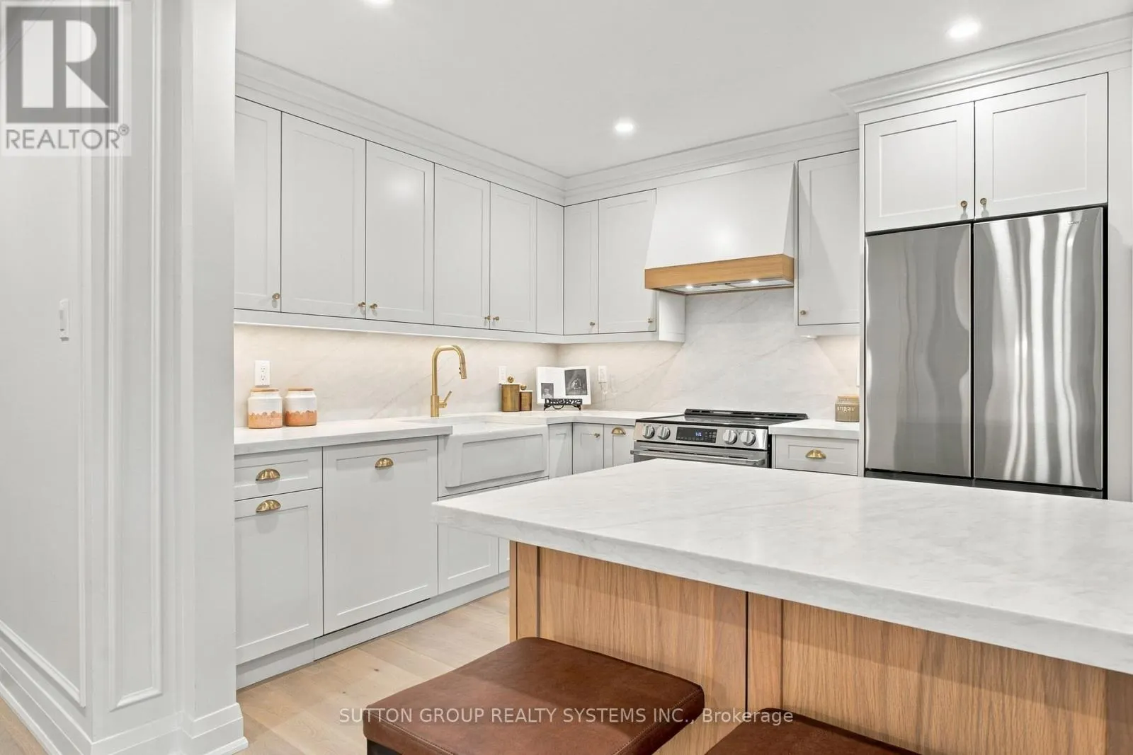 26 - 1951 RATHBURN ROAD E