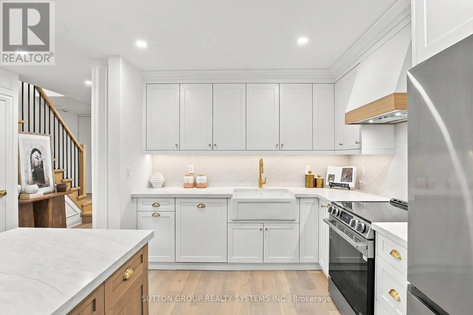 26 - 1951 RATHBURN ROAD E