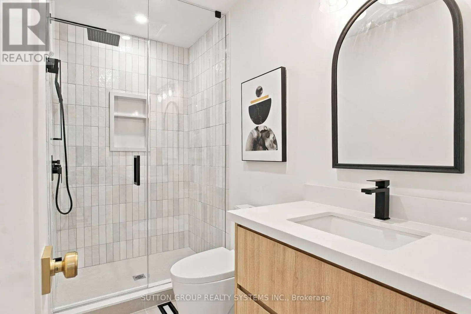 26 - 1951 RATHBURN ROAD E