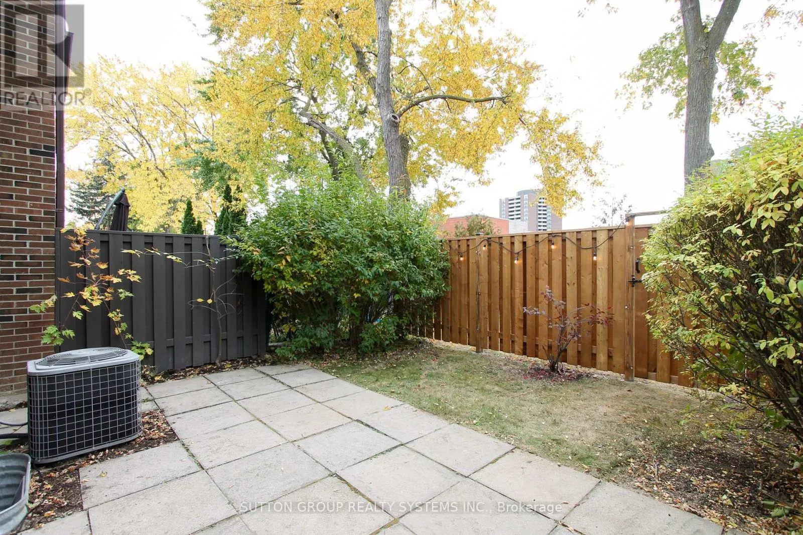 26 - 1951 RATHBURN ROAD E