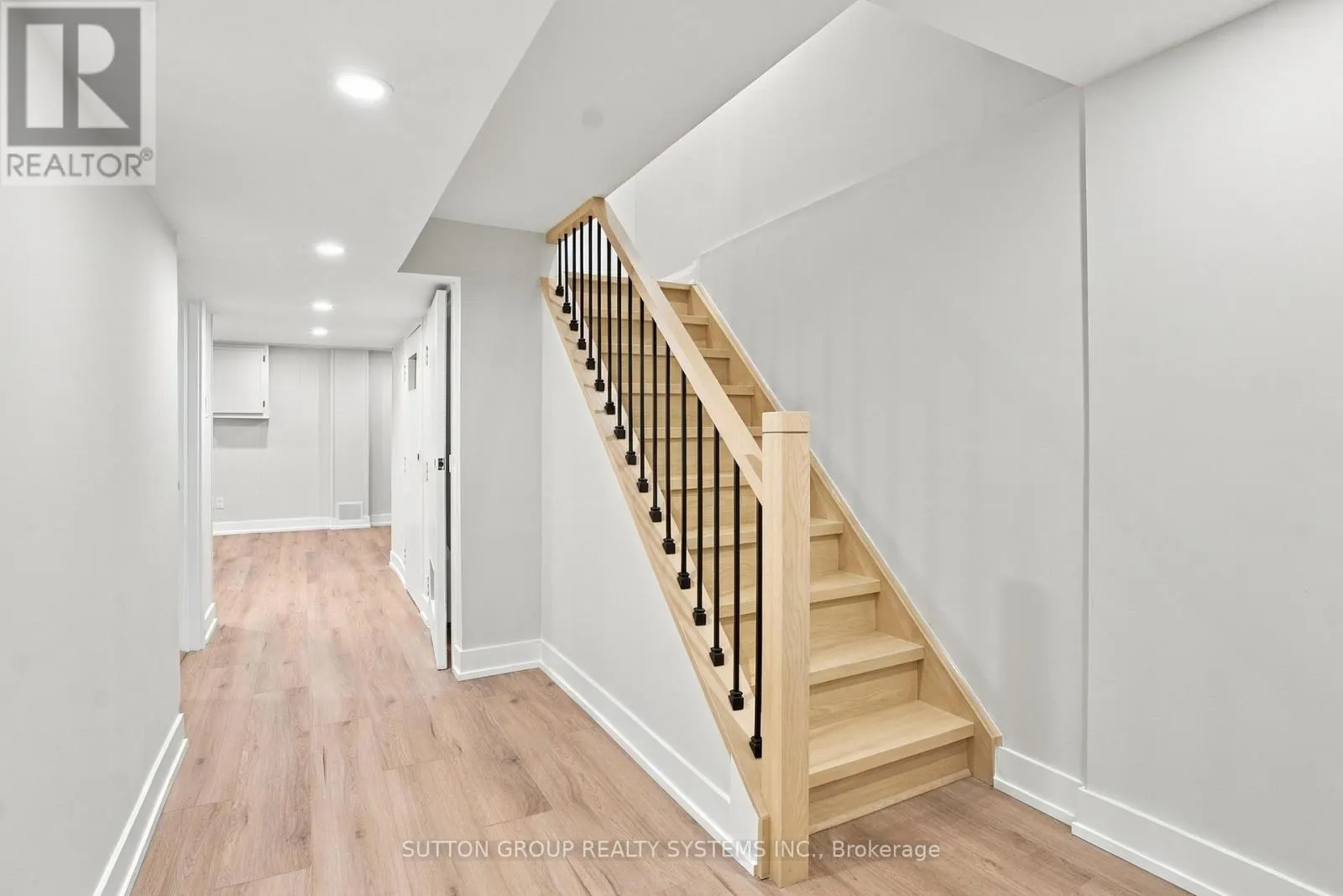 26 - 1951 RATHBURN ROAD E