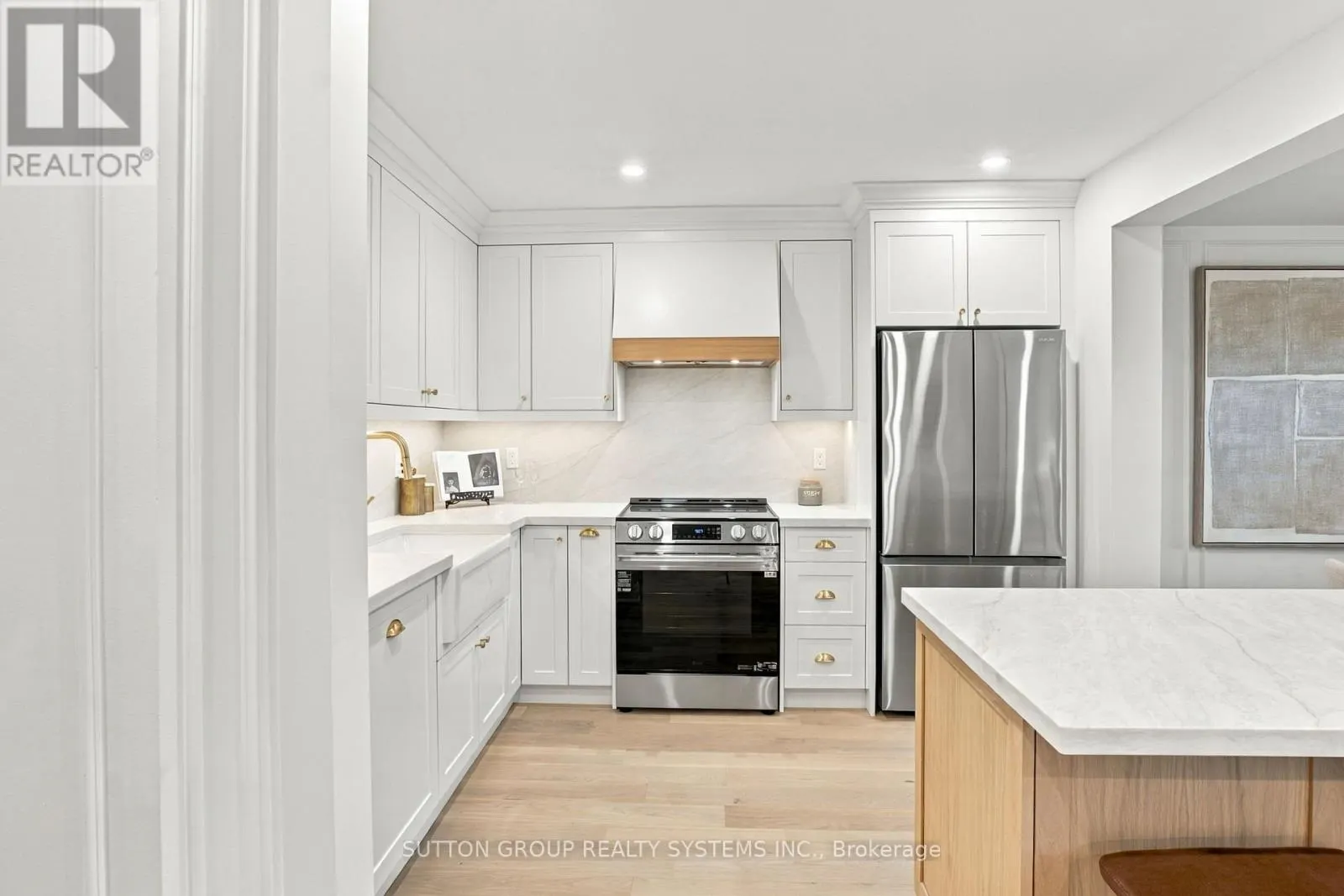 26 - 1951 RATHBURN ROAD E