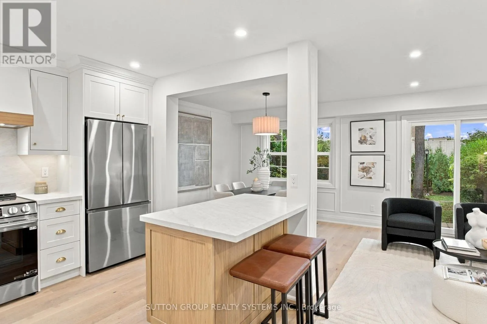 26 - 1951 RATHBURN ROAD E