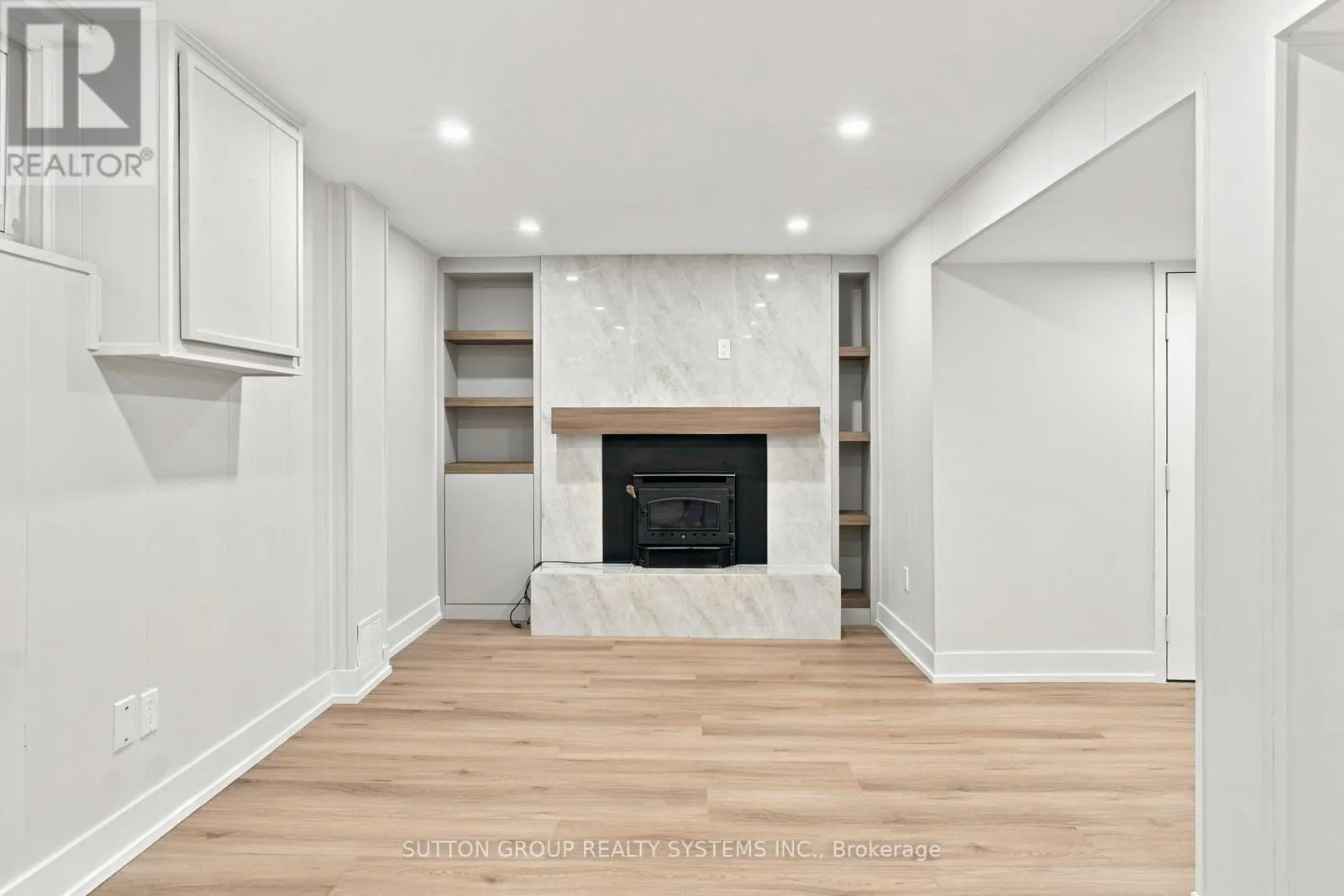 26 - 1951 RATHBURN ROAD E