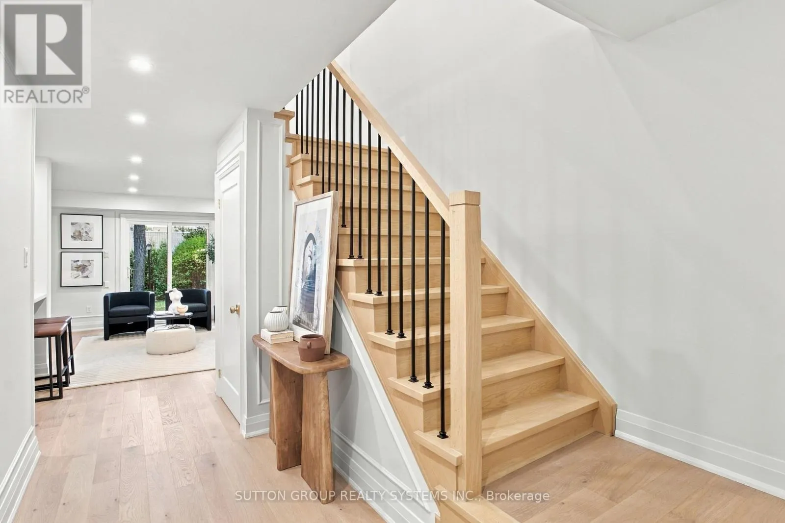 26 - 1951 RATHBURN ROAD E