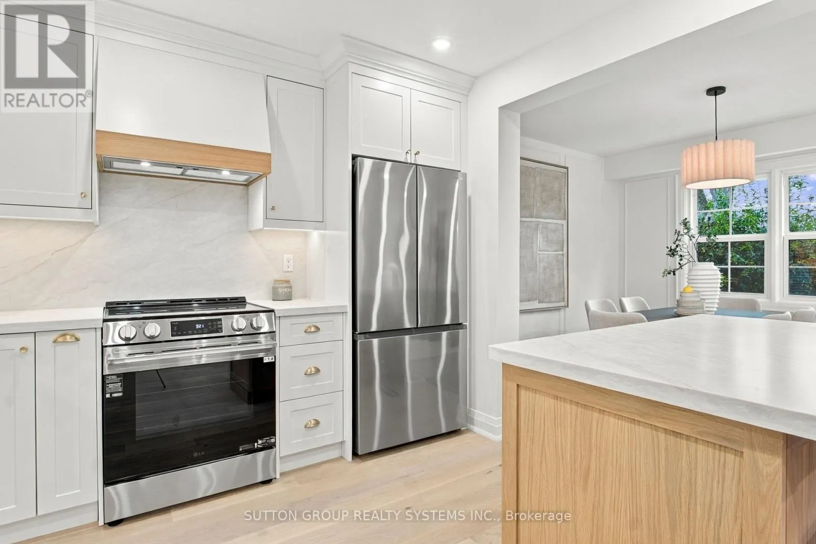 26 - 1951 RATHBURN ROAD E