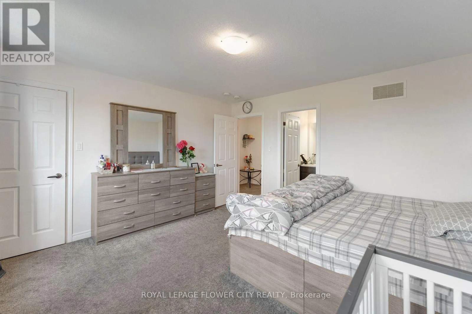 27 WINTERTON COURT