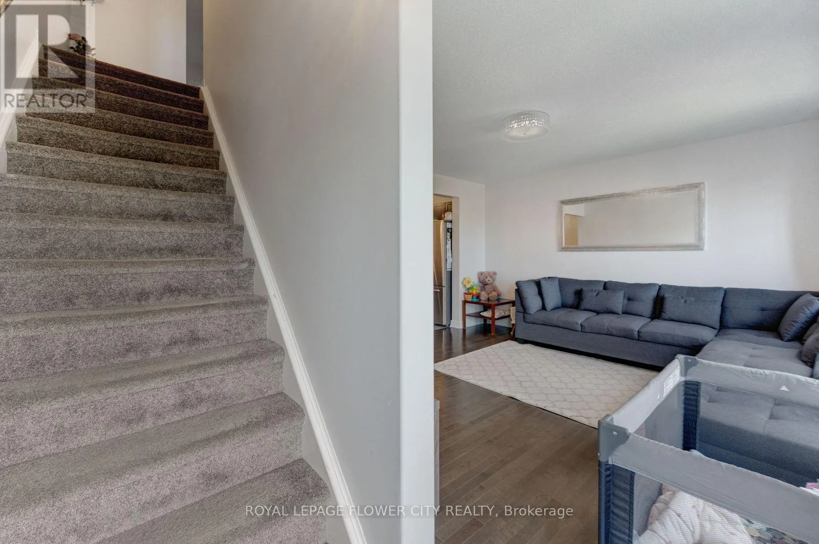 27 WINTERTON COURT