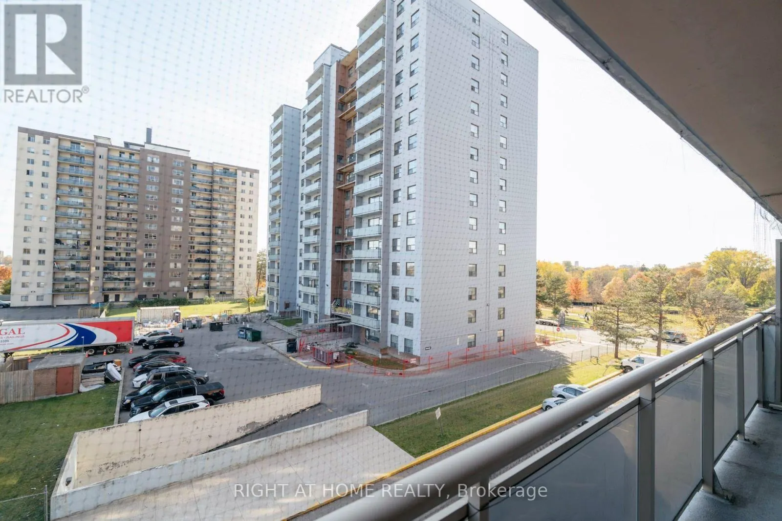 405 - 49 SILVERSTONE DRIVE