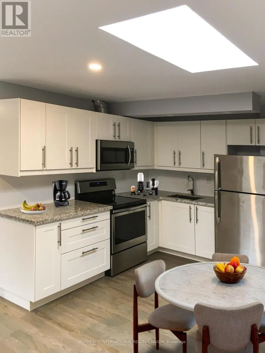 4 - 2312 LAKE SHORE BOULEVARD W