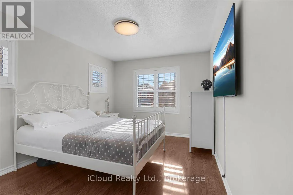337 CEDAR HEDGE