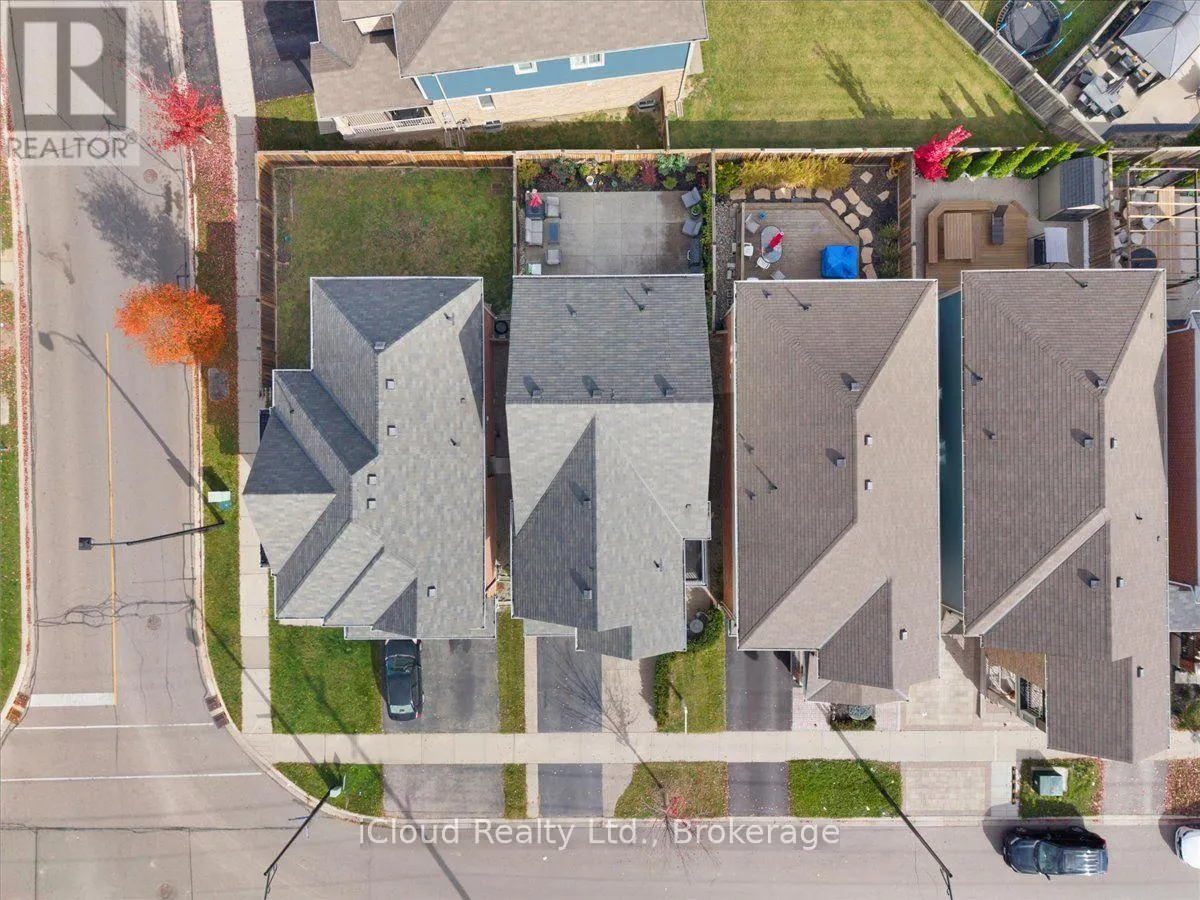 337 CEDAR HEDGE