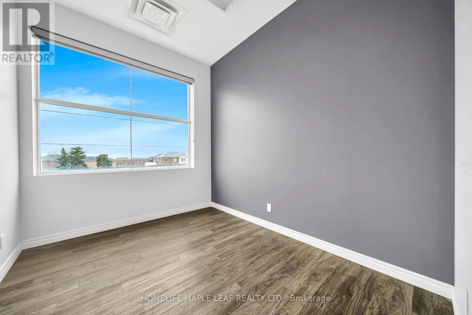 214 - 5 BRISDALE DRIVE