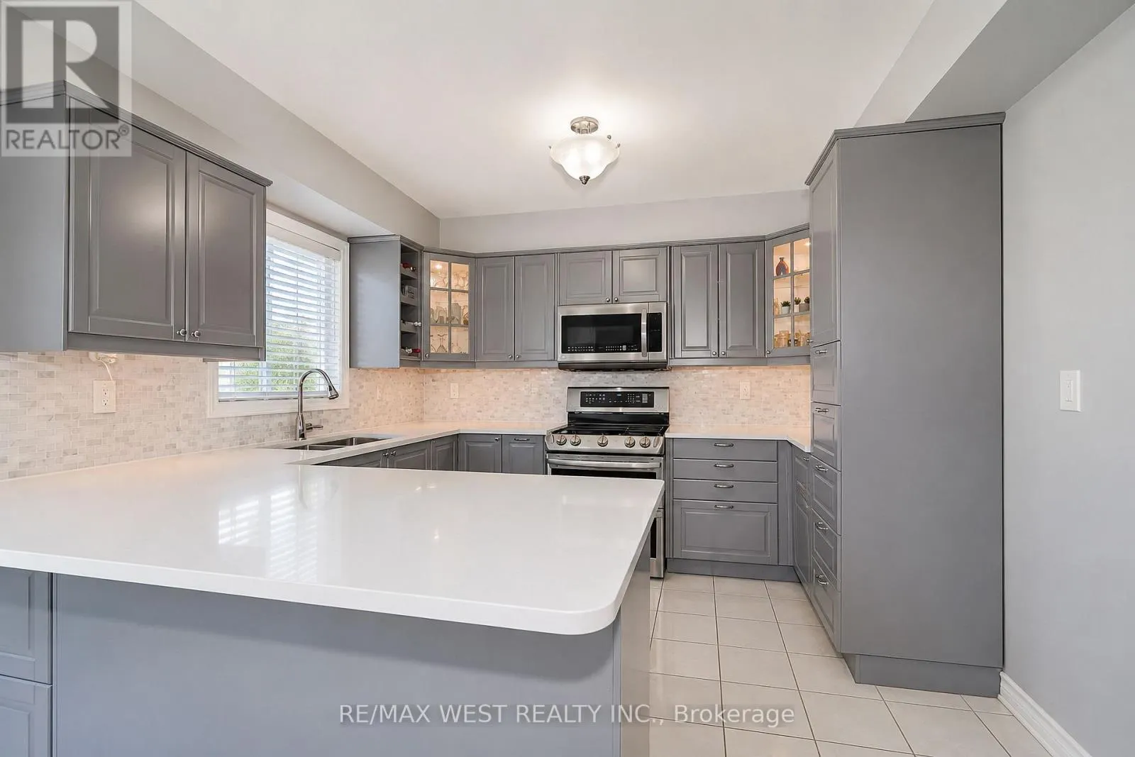 24 ROYAL VALLEY DRIVE