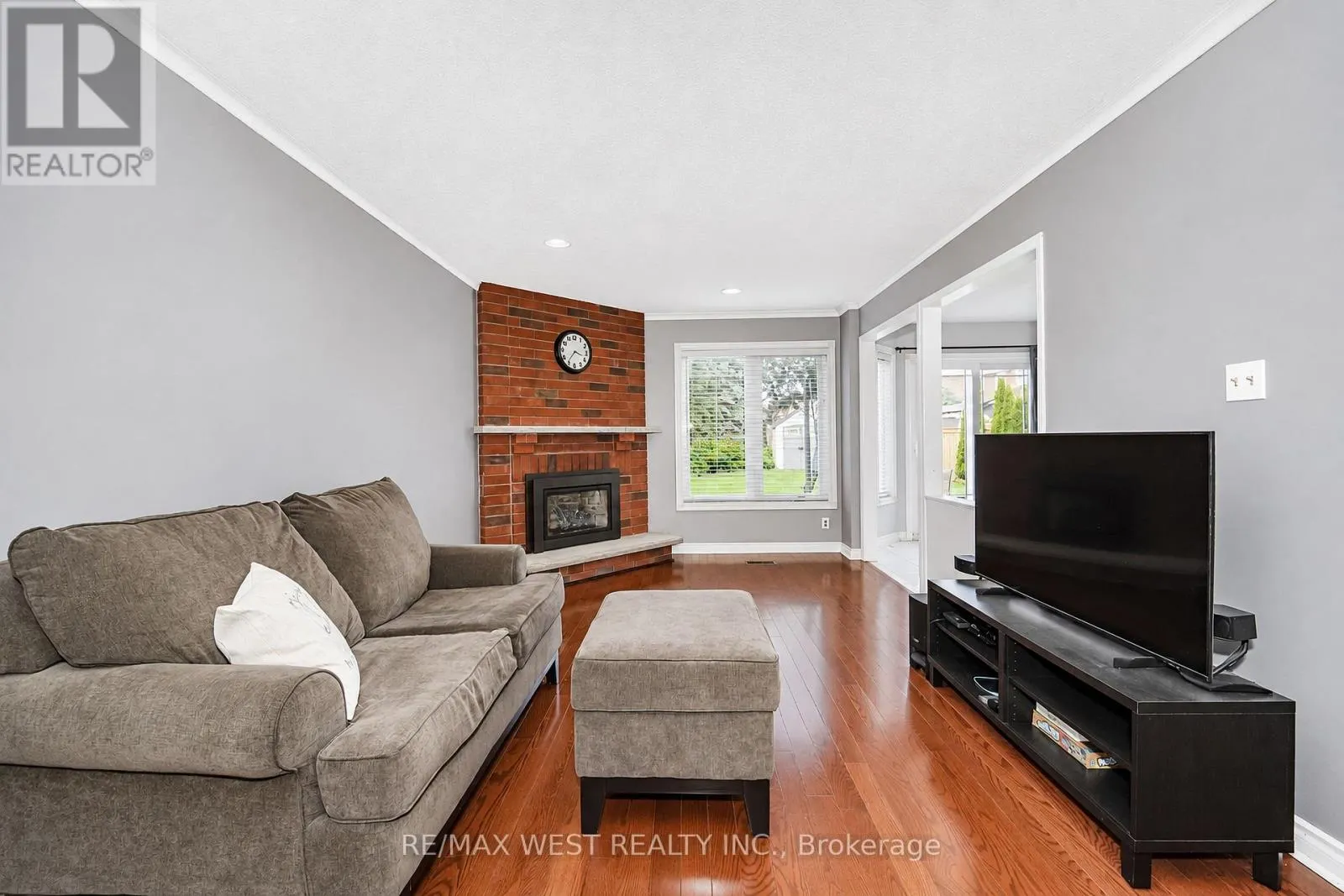 24 ROYAL VALLEY DRIVE