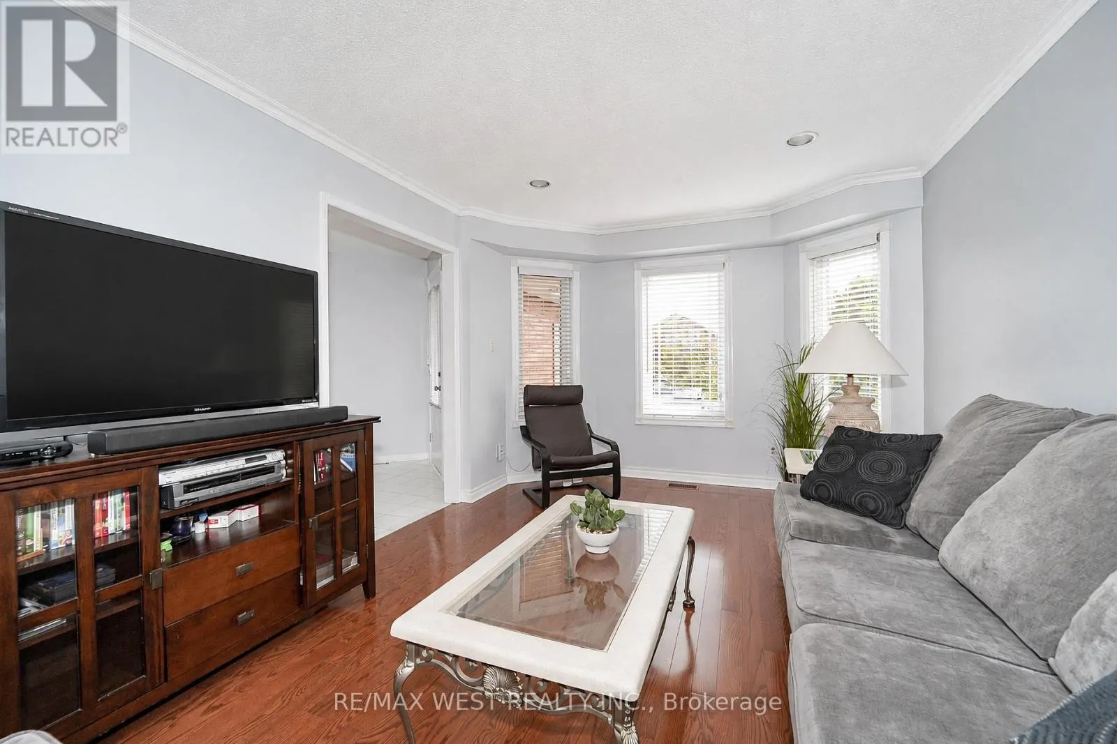 24 ROYAL VALLEY DRIVE