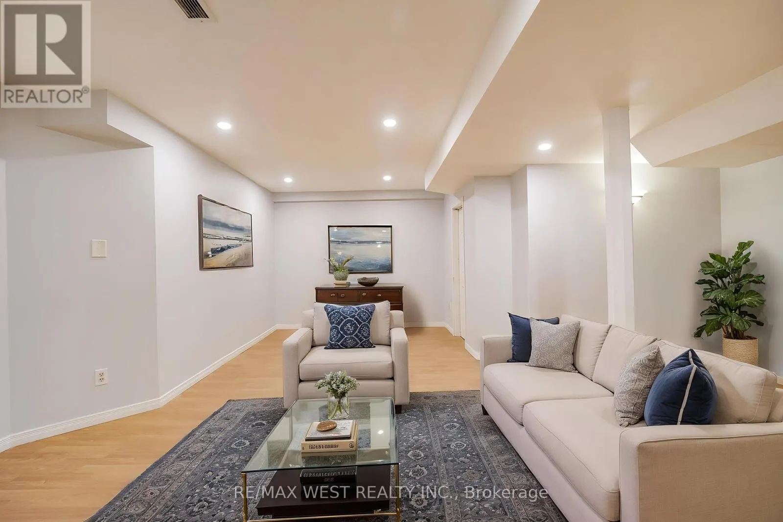 24 ROYAL VALLEY DRIVE