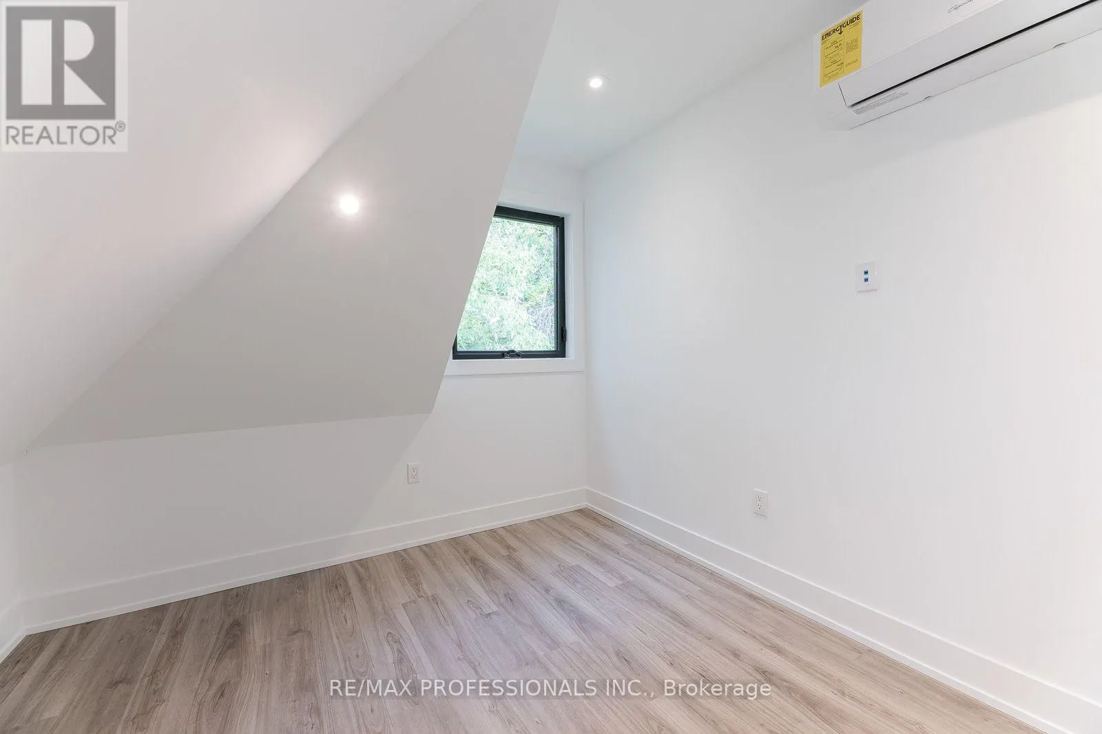 GRDNSUITE - 38 THIRTY THIRD STREET