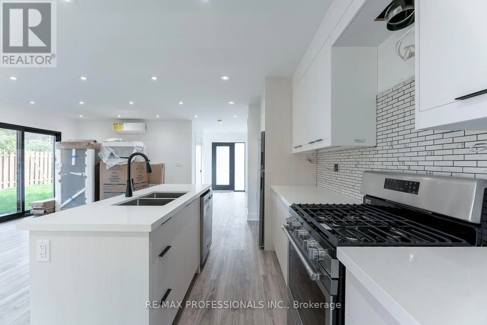 GRDNSUITE - 38 THIRTY THIRD STREET