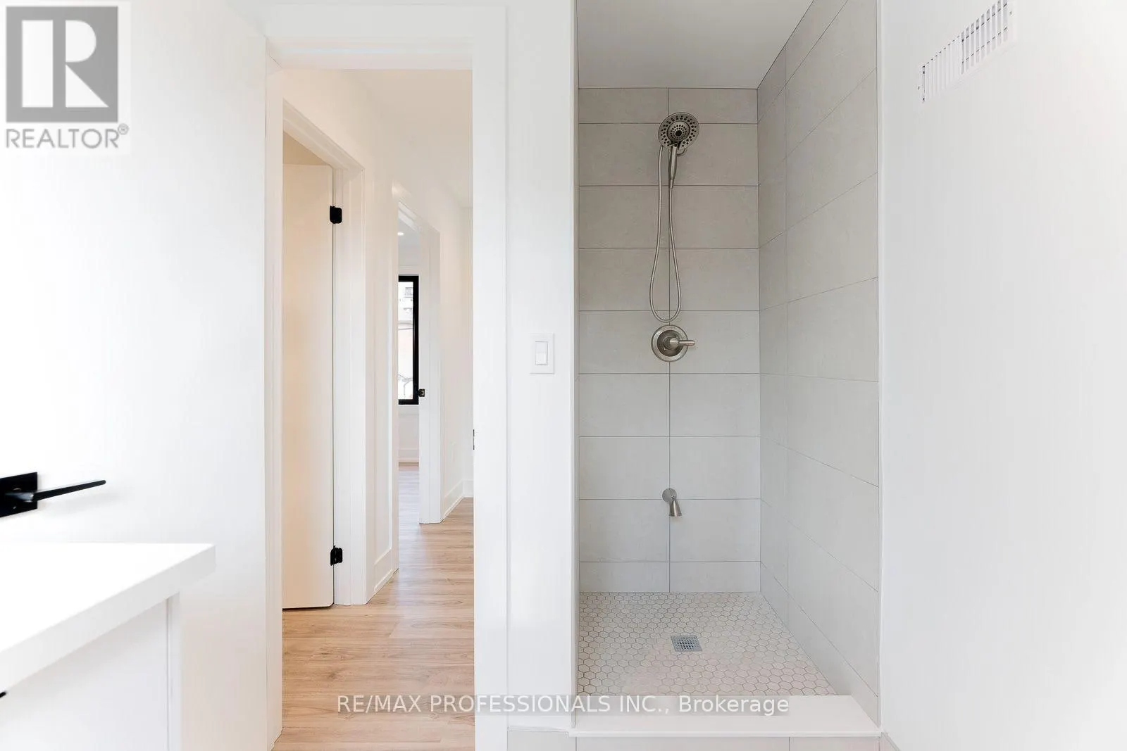 GRDNSUITE - 38 THIRTY THIRD STREET