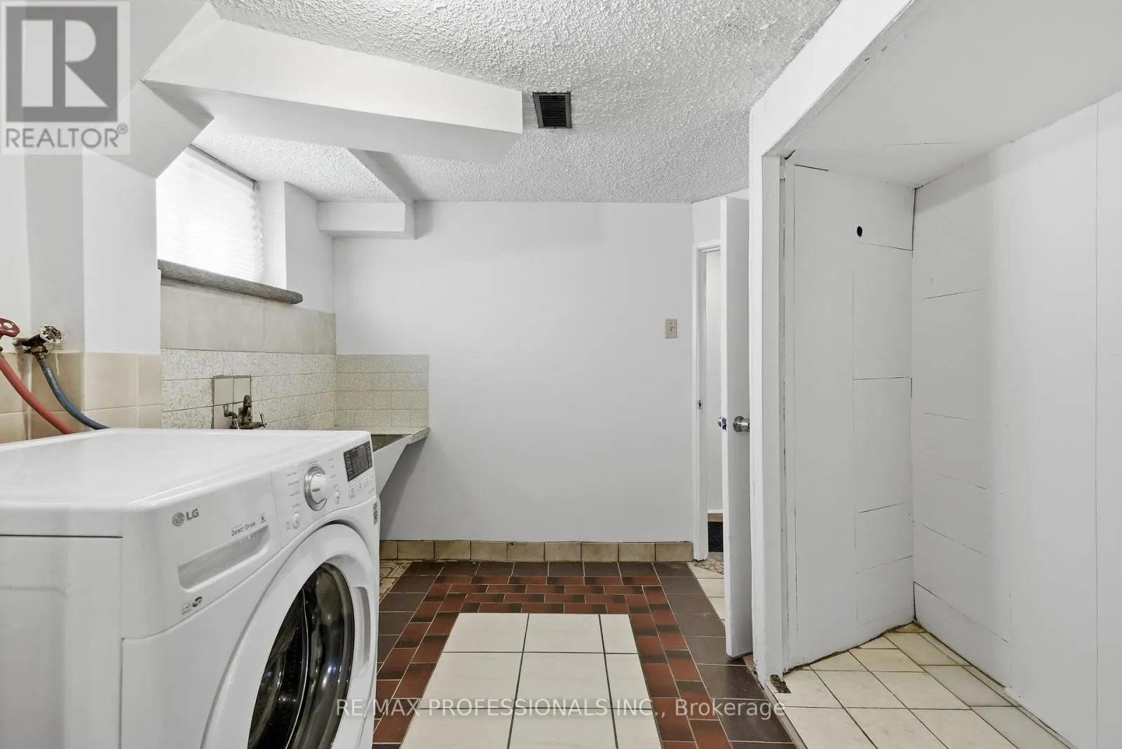 111 WESLEY STREET