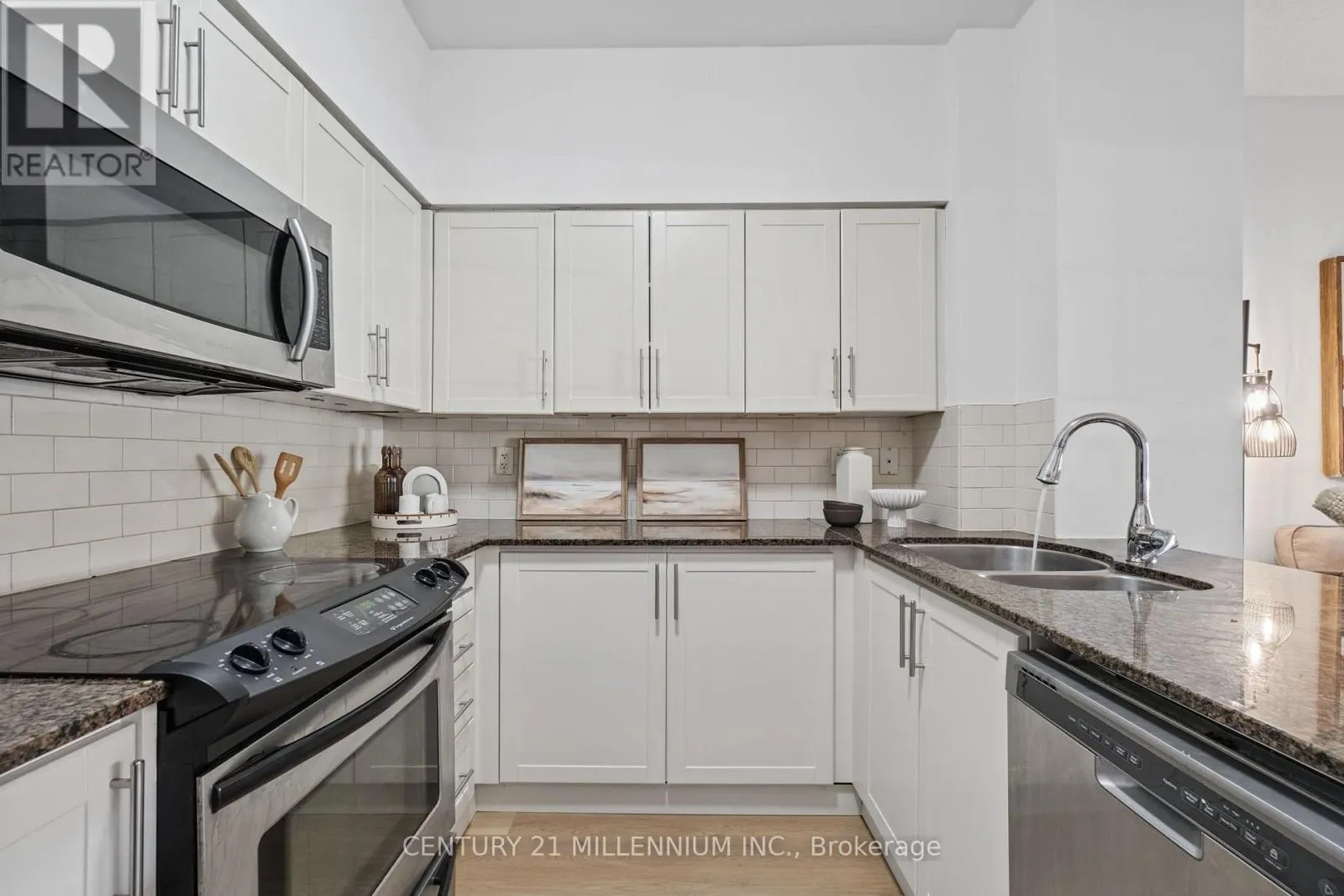 TH109 - 15 WINDERMERE AVENUE