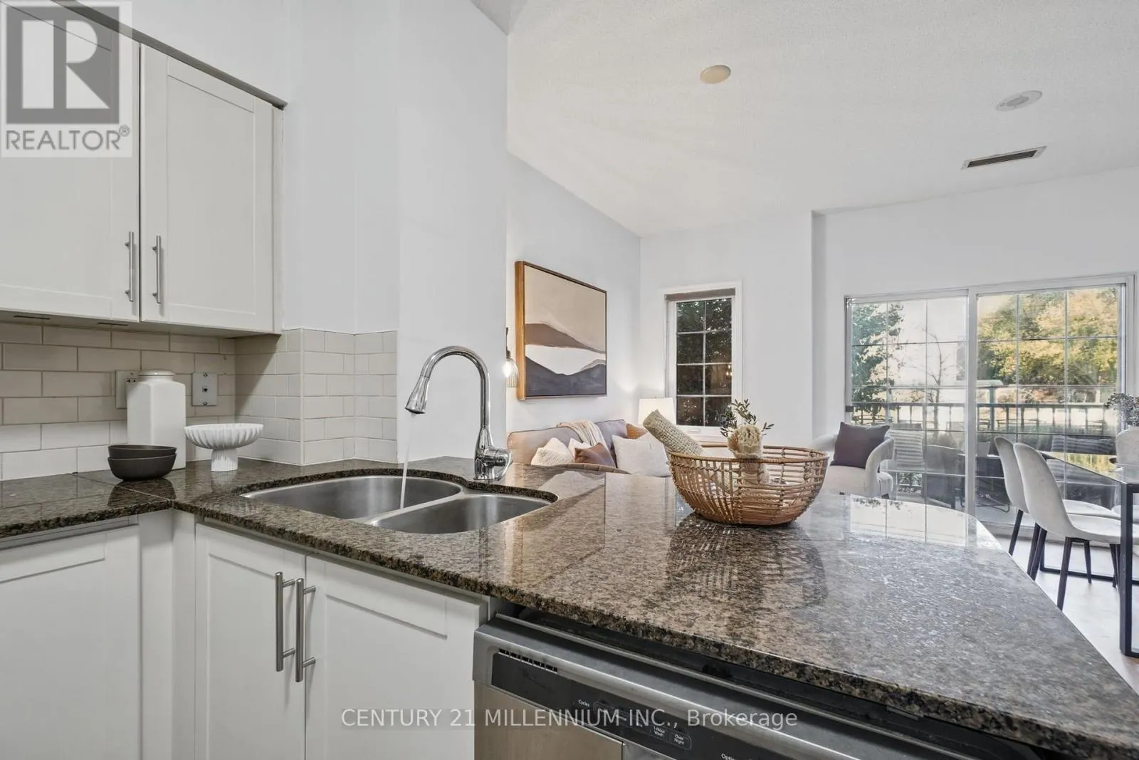 TH109 - 15 WINDERMERE AVENUE