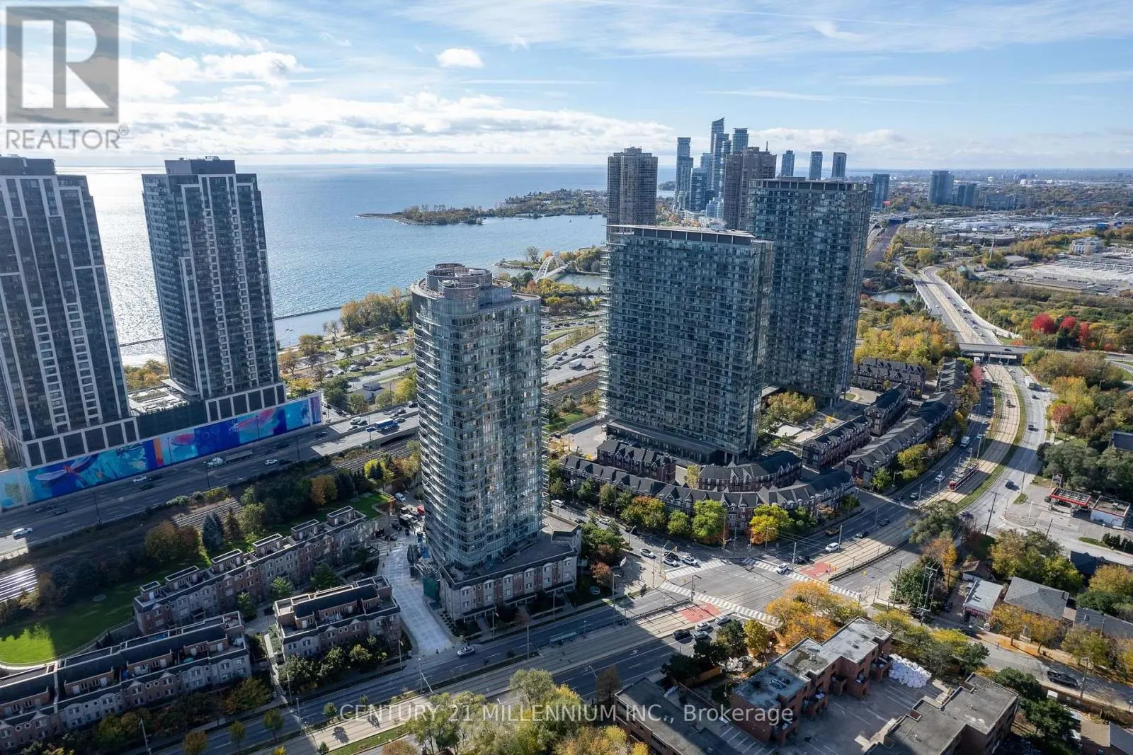 TH109 - 15 WINDERMERE AVENUE
