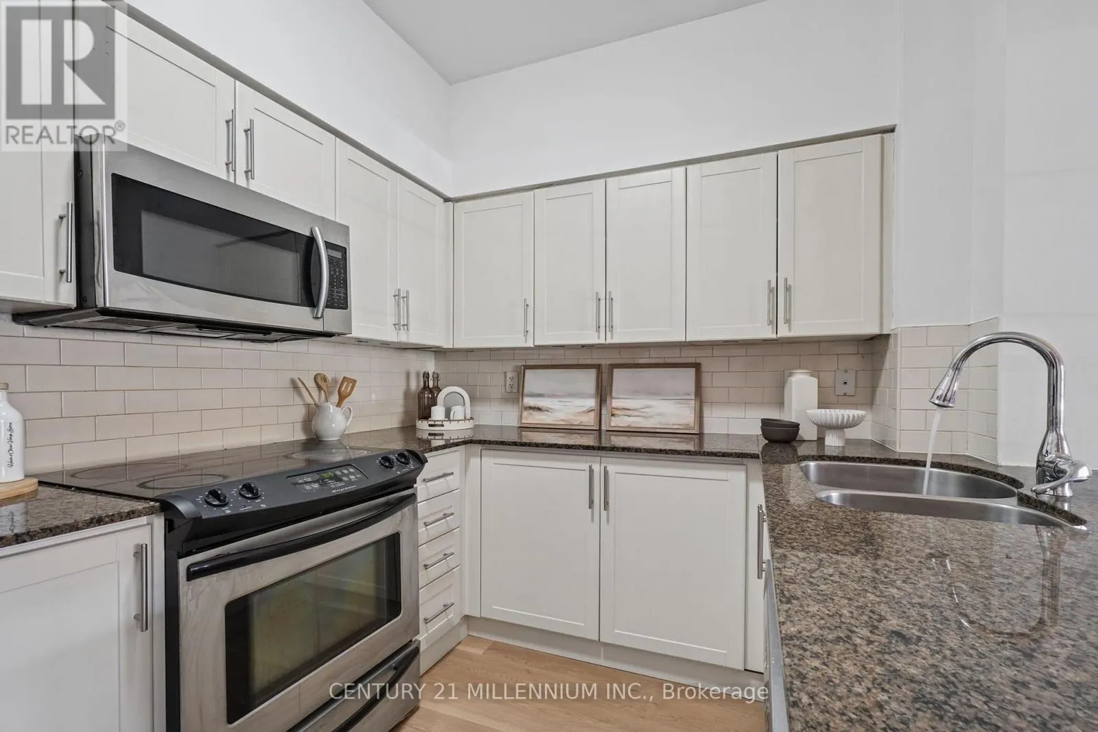 TH109 - 15 WINDERMERE AVENUE