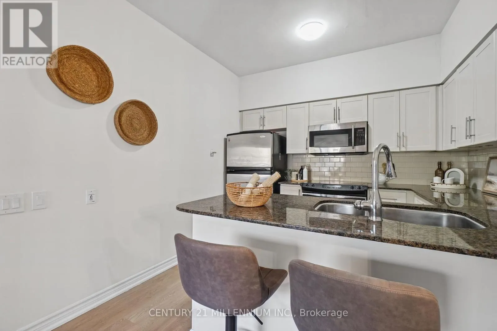 TH109 - 15 WINDERMERE AVENUE
