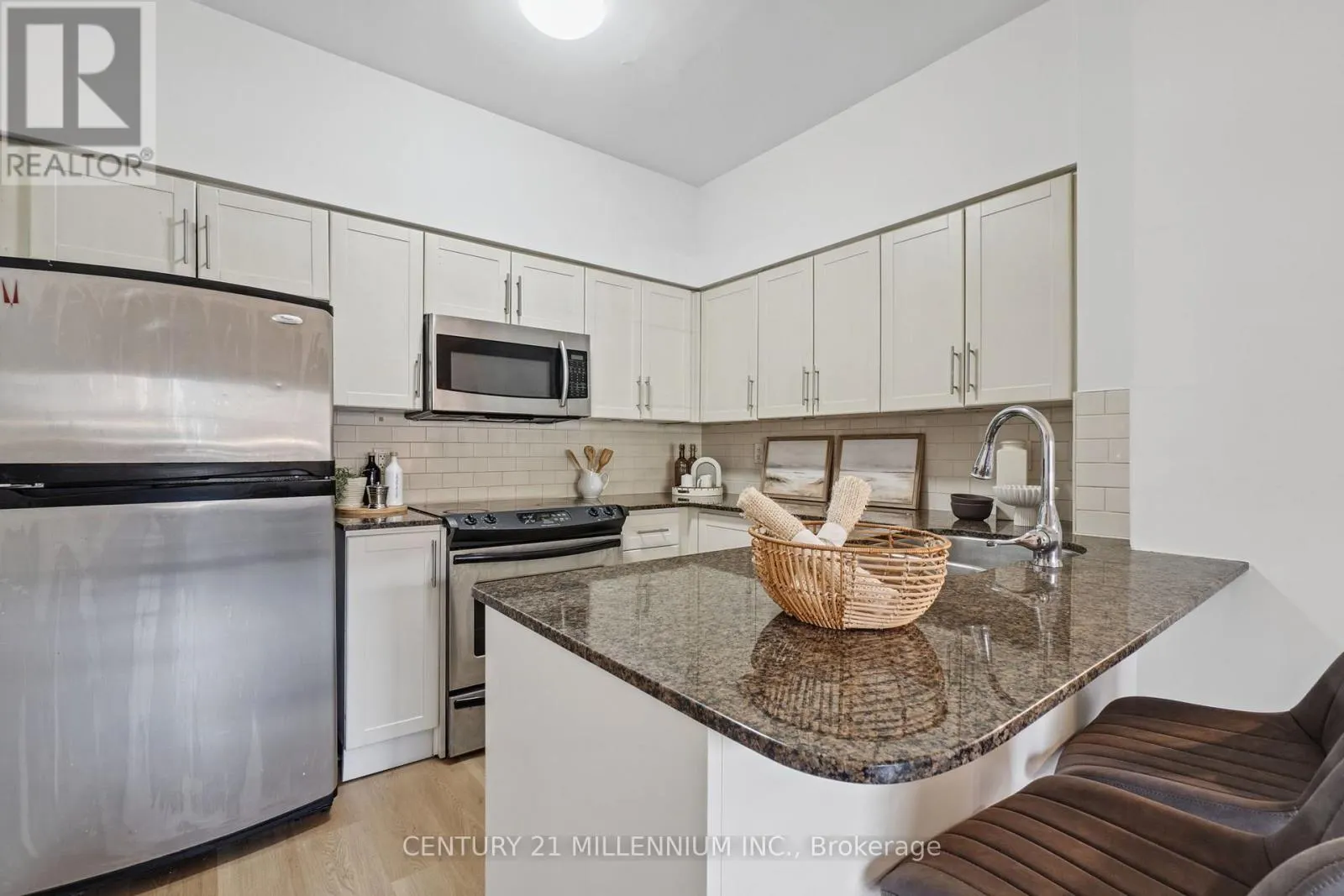 TH109 - 15 WINDERMERE AVENUE