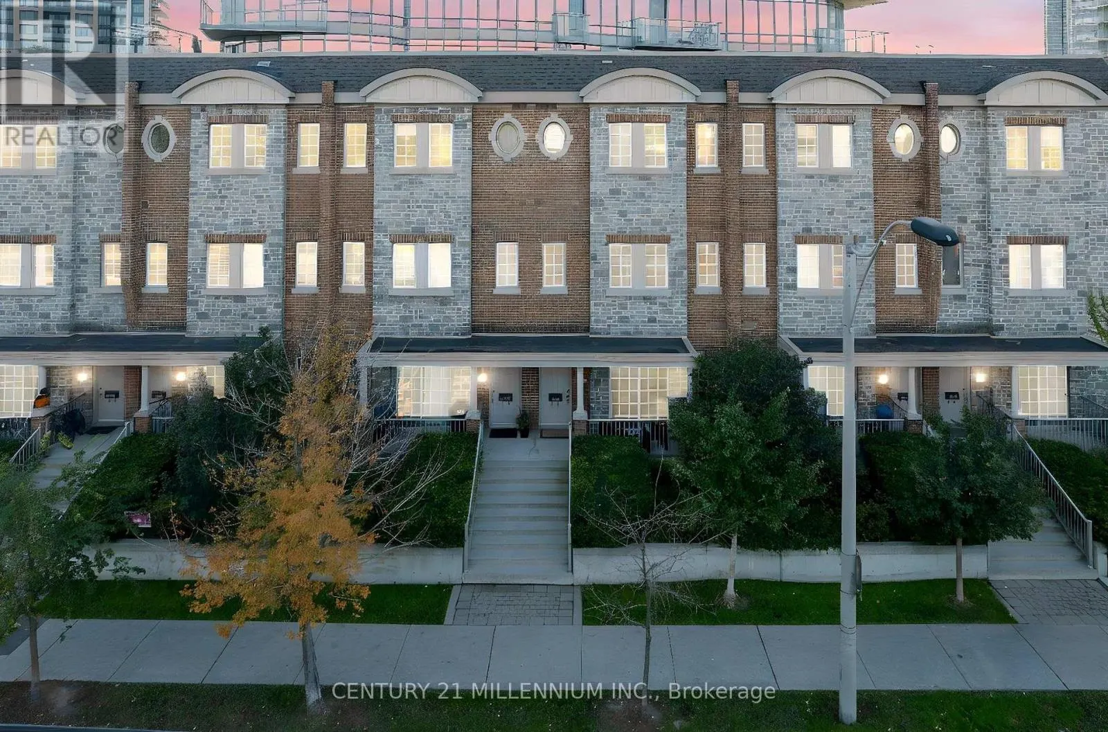TH109 - 15 WINDERMERE AVENUE