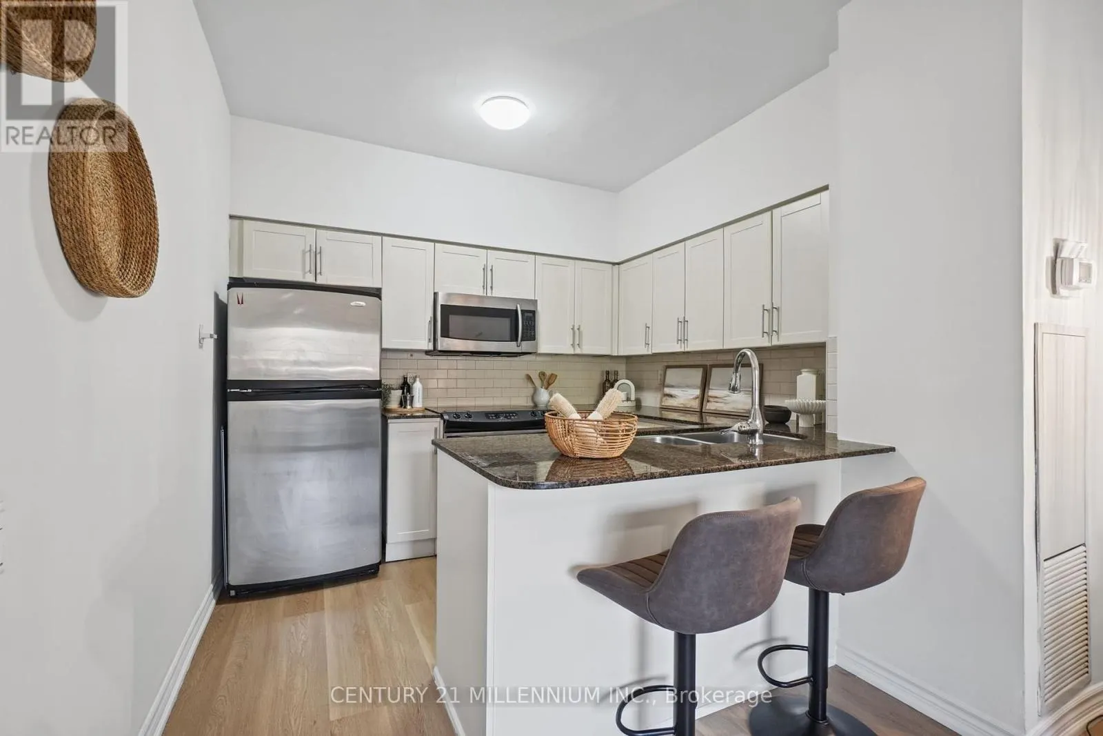 TH109 - 15 WINDERMERE AVENUE