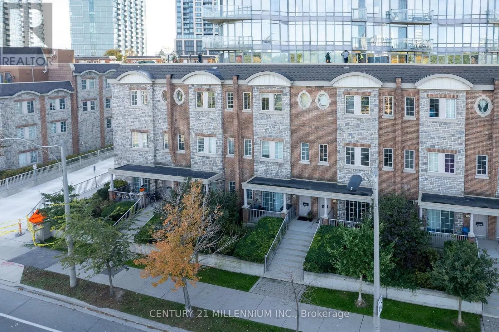 TH109 - 15 WINDERMERE AVENUE