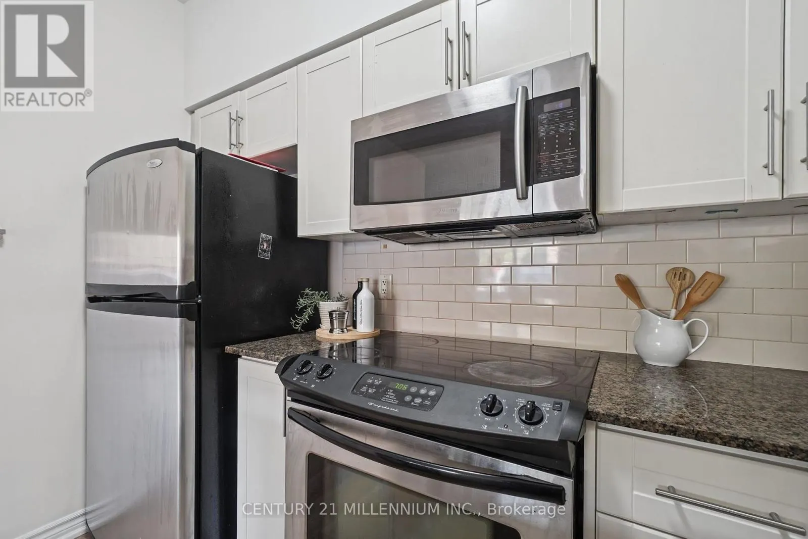 TH109 - 15 WINDERMERE AVENUE