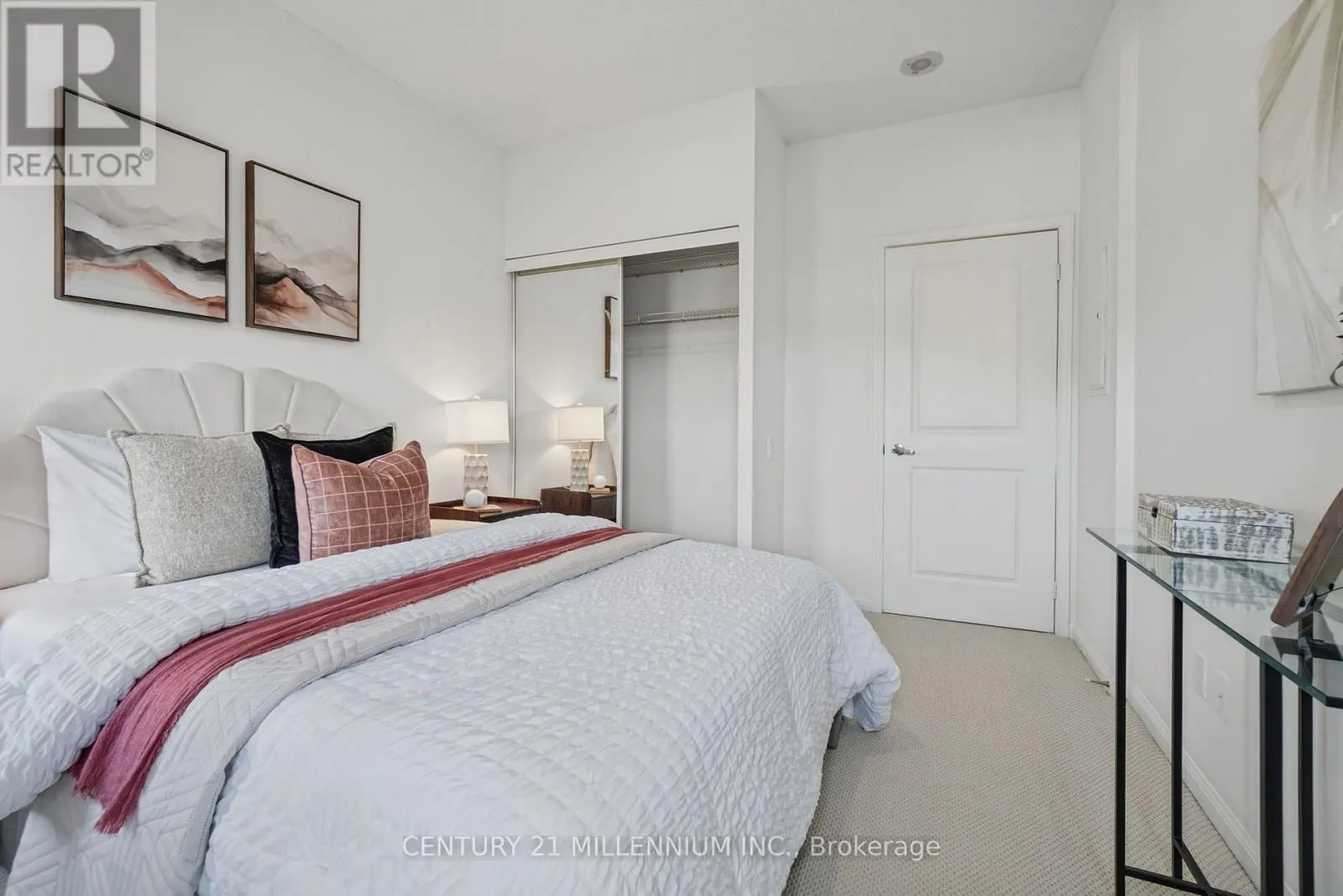 TH109 - 15 WINDERMERE AVENUE