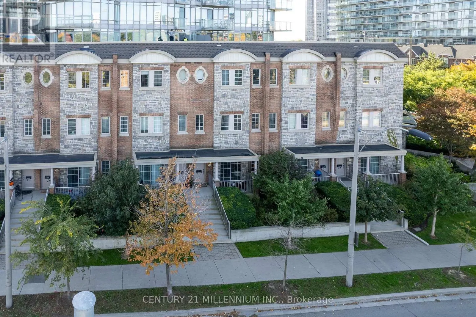 TH109 - 15 WINDERMERE AVENUE