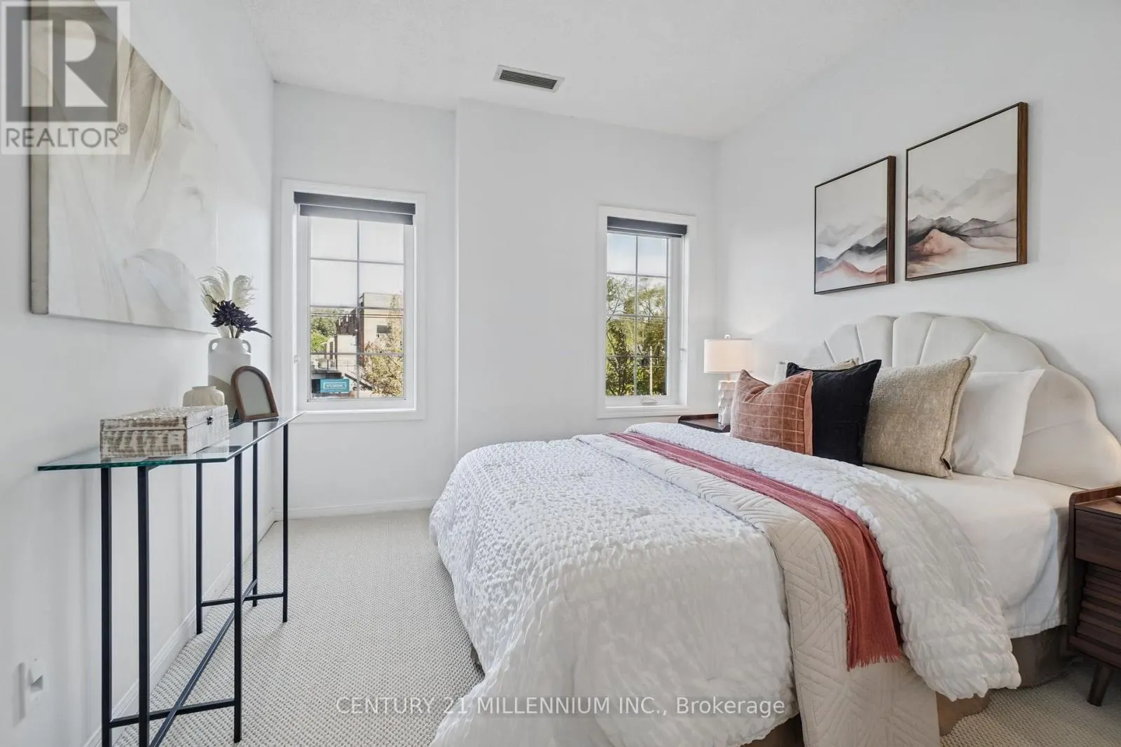 TH109 - 15 WINDERMERE AVENUE